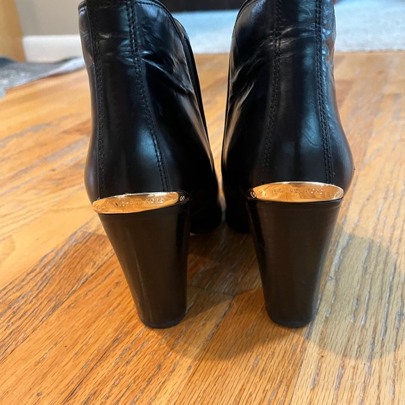 Michael KORS ankle boots.  Size 10 - Picture 2 of 5